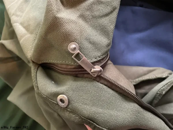 Yeezy Bag BG-03 Review and Sizing, Metal Zip