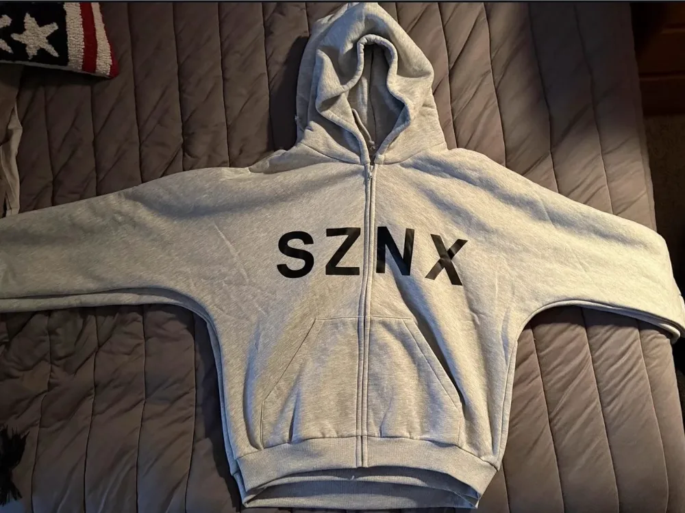 Yeezy Hoodie HD-10 Taille 2 sur Taille 3 Comparaison