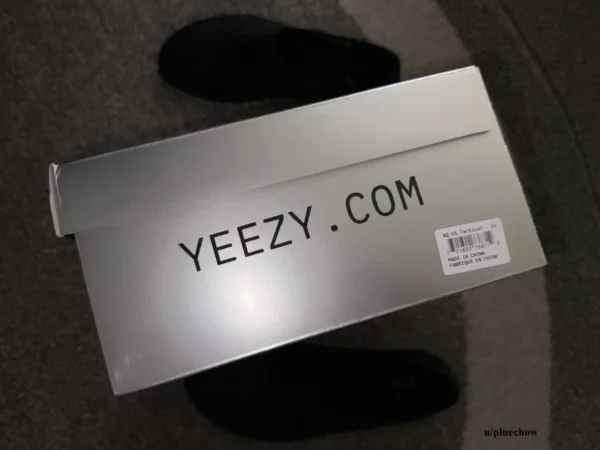 Yeezy Water Shoes AQ-01 Box