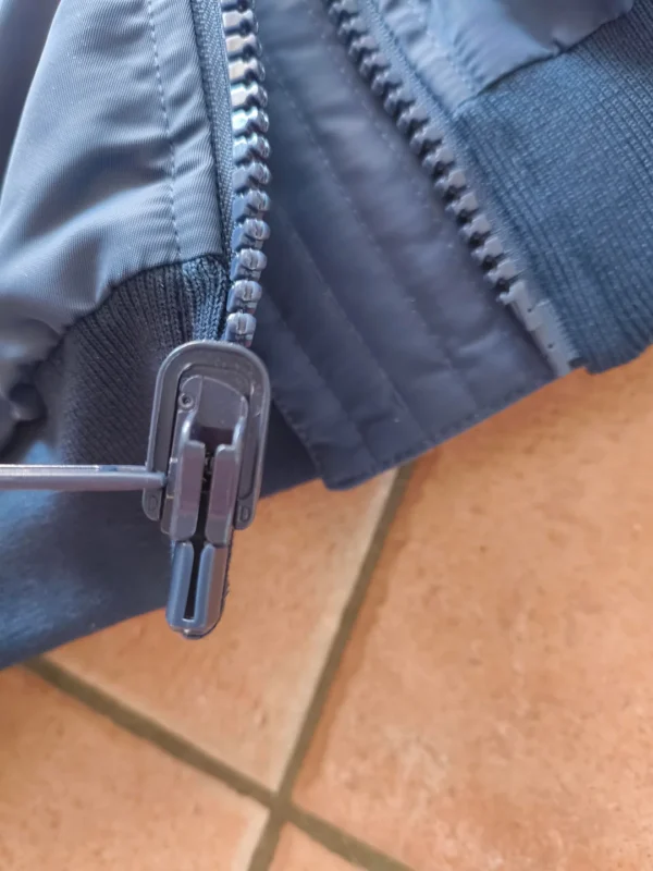 Yeezy Blue BB-01 Size 2 Review and close up pictures Zipper