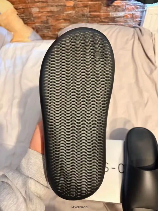 Yeezy Slides YS-02 Size 11 Close up rear