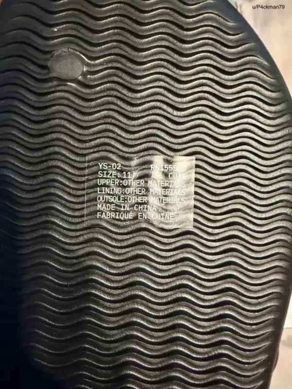 Yeezy Slides YS-02 Size 11 Close up Size Tag