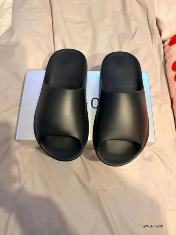 Yeezy Slides YS-02 Size 11
