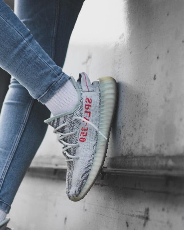 Yeezy 350 V2 Blue Tint on feet, photo by Reddit user u/lenjaguzica