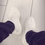 Yeezy 350 V2 Cream on feet, photo by Reddit user u/xxEnVii