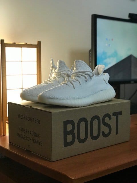 Yeezy 350 V2 Cream on feet, photo by Reddit user u/xyzhero