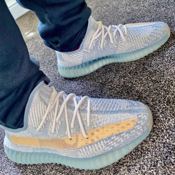 Yeezy 350 V2 Israfil, photo by Reddit user u/VirileVista