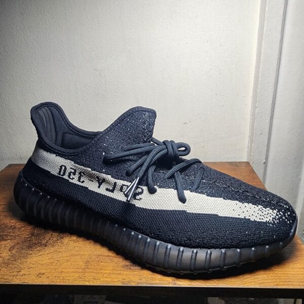 Yeezy 350 V2 Oreo, photo by Reddit user u/DaVitasLazer