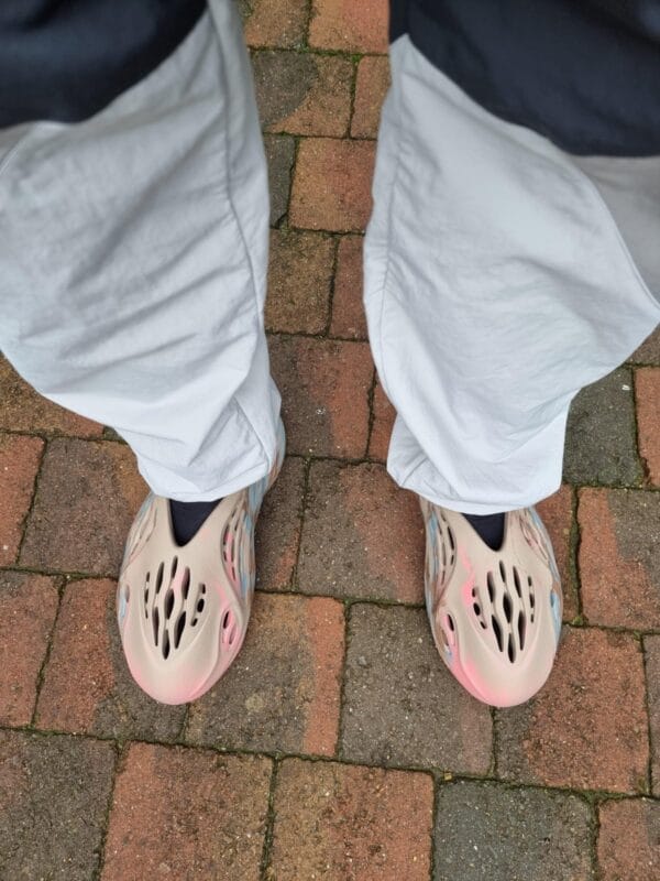 Yeezy Foam Runner MX Sand Grey on feet, photo by Reddit user u/Expl0tato