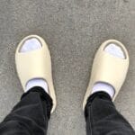 Yeezy Slide Bone on feet, photo by Reddit user u/brokejson