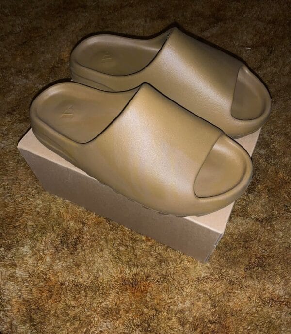 Yeezy Slide Ochre on feet, photo by Reddit user u/YNGxGB