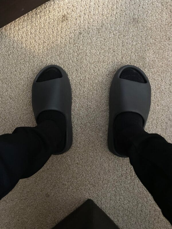 Yeezy Slide Onyx on feet, photo by Reddit user u/Kicka14